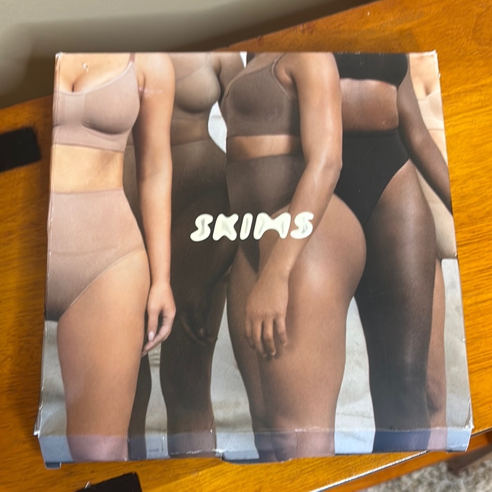 SKIMS Black and Tan Panties Intimates & Sleepwear